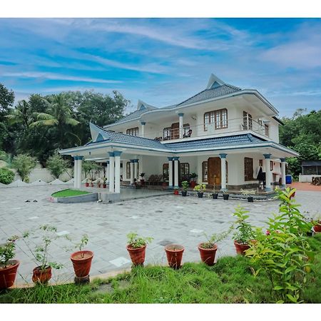 Gilead Holliday Hotel Tamarakulam Exterior foto