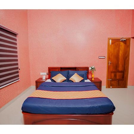 Gilead Holliday Hotel Tamarakulam Exterior foto