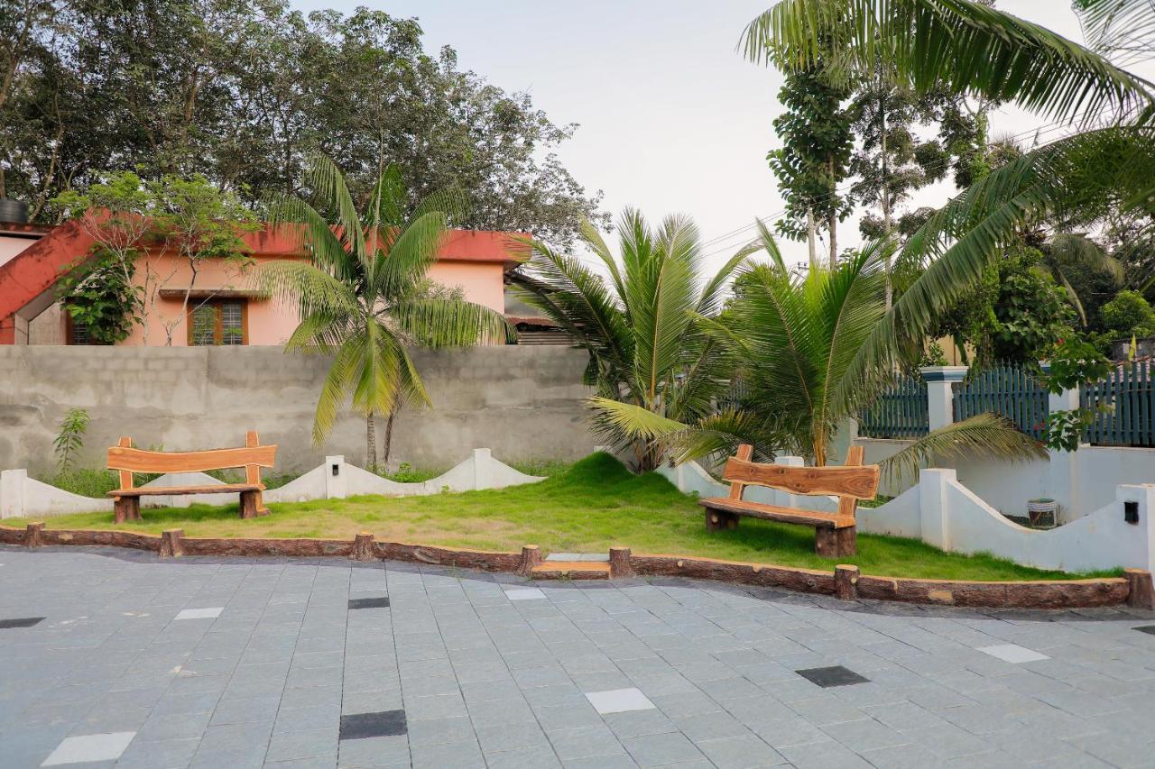 Gilead Holliday Hotel Tamarakulam Exterior foto