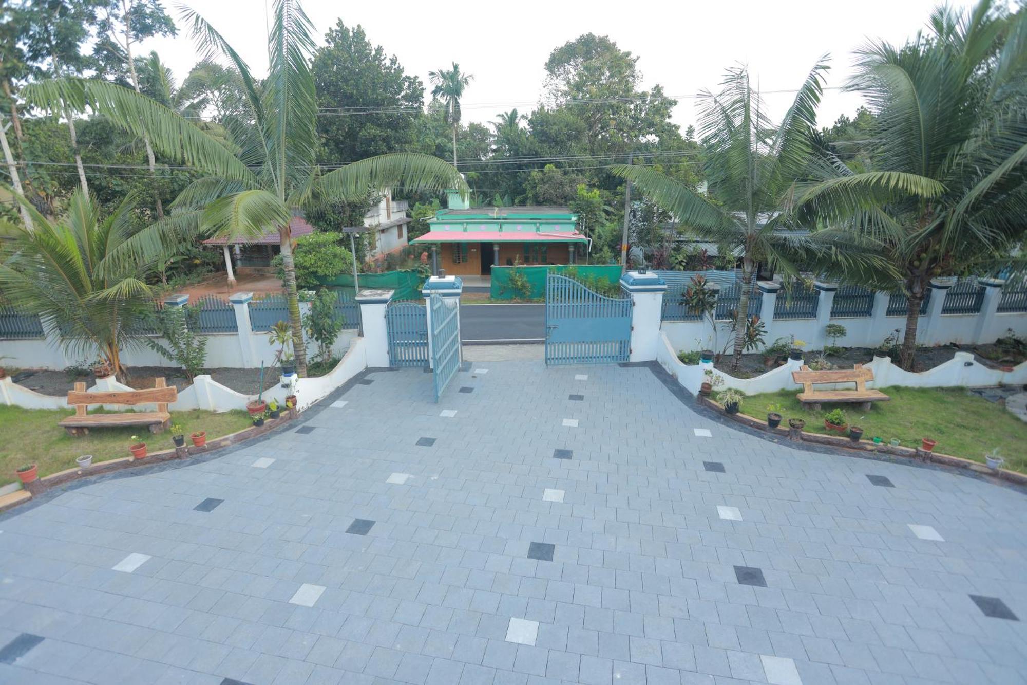 Gilead Holliday Hotel Tamarakulam Exterior foto