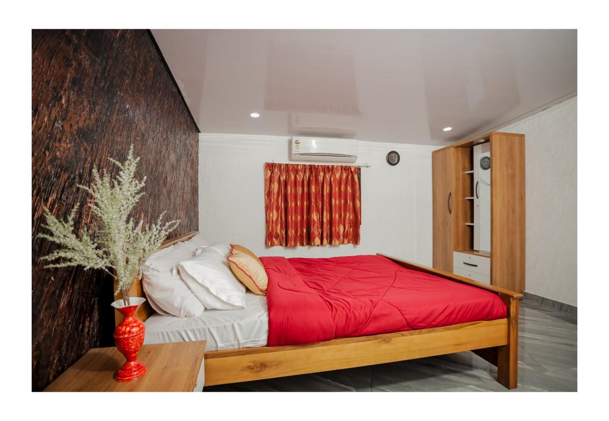 Gilead Holliday Hotel Tamarakulam Exterior foto