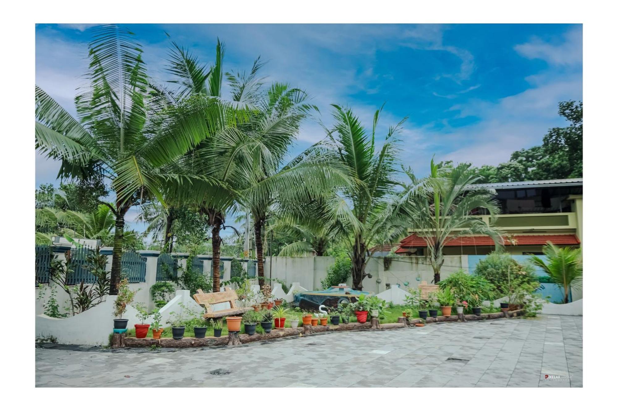 Gilead Holliday Hotel Tamarakulam Exterior foto